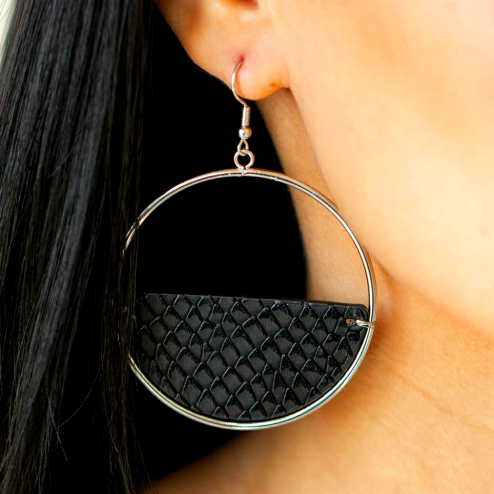 Animal Aesthetic Black Earring